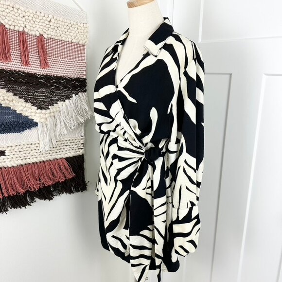 H&M Long Sleeve Floral Collared Mini Wrap Dress Beige/Black Size M - Picture 3 of 9